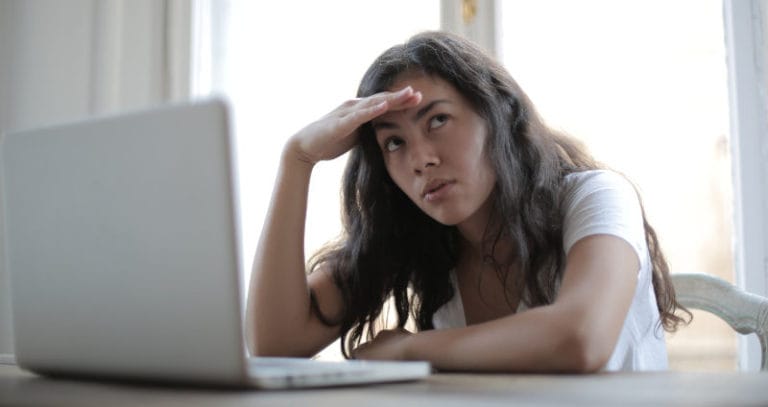 Starkes Schwitzen ohne Anstrengung? » Wissenswertes & Tipps